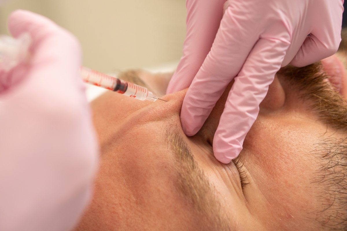 Leia mais sobre o artigo Botox masculino: quais podem ser as aplicações deste procedimento?