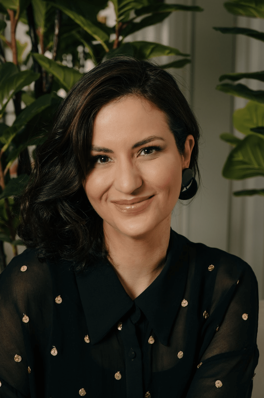 Dra. Julia Ocampo Dermatologista CRM-SP: 170774 e RQE: 53564